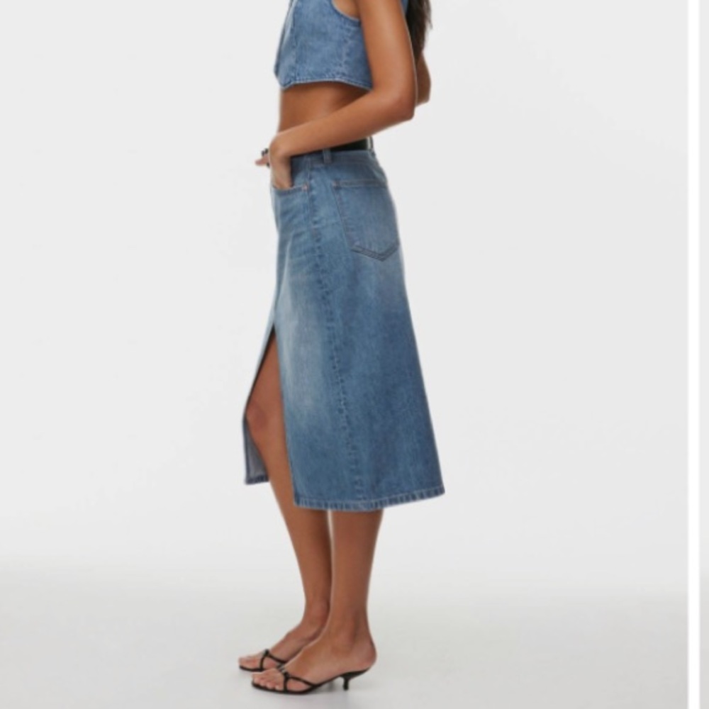 Aritzia Denim Forum The 90’s Halle Denim Skirt Sz 30